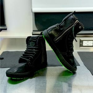 Satorisan Waraku in Black size 38 never been worn brand new ,warm & comfortable